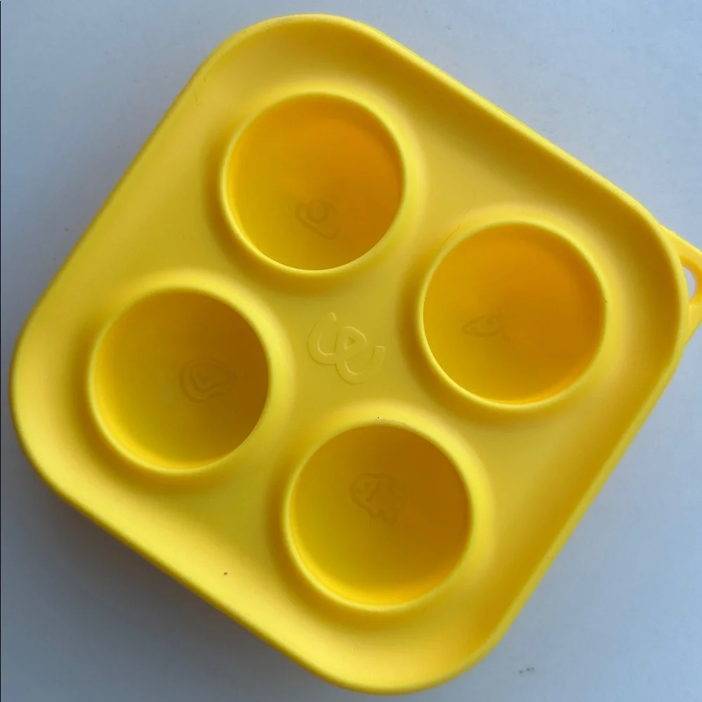 Woof Pupsicle Treat Tray Mold Treat Dispenser Dog Toy, Small